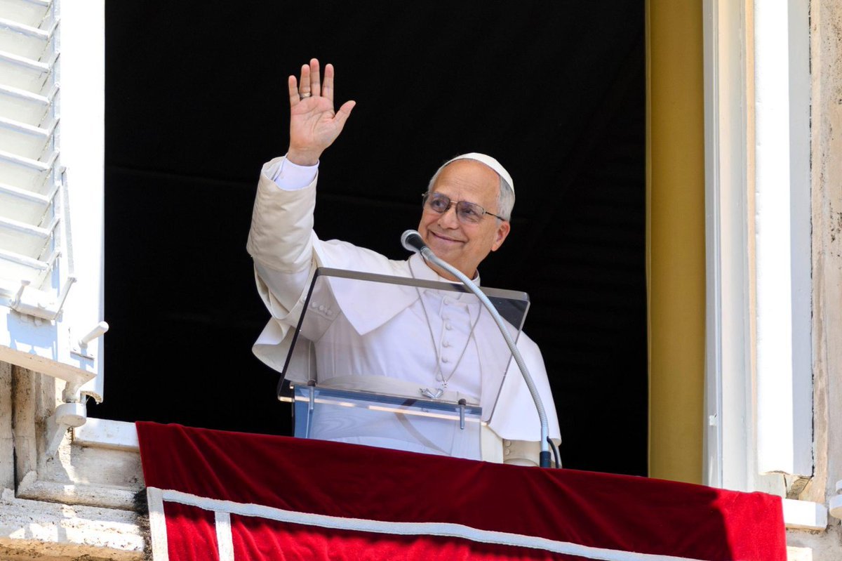 ReginaCoeliRcr's tweet photo. #Vatican | À l’Angélus, le pape Léon XIV invite les fidèles à « cultiver avec justice » la vigne du Seigneur, qu’est l’Église. En ce 4 octobre, fête de saint François d’Assise, il appelle aussi à construire la paix et la concorde entre les peuples. https://t.co/Jxz9HLjQqk