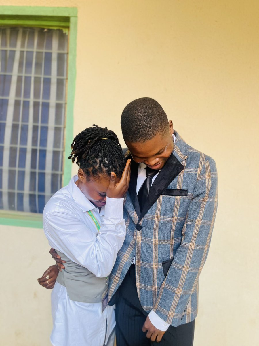 GIRANOSHA's tweet photo. Woke up as a graduate 🎓 with my wife
And you? https://t.co/uU0LLTmQWa