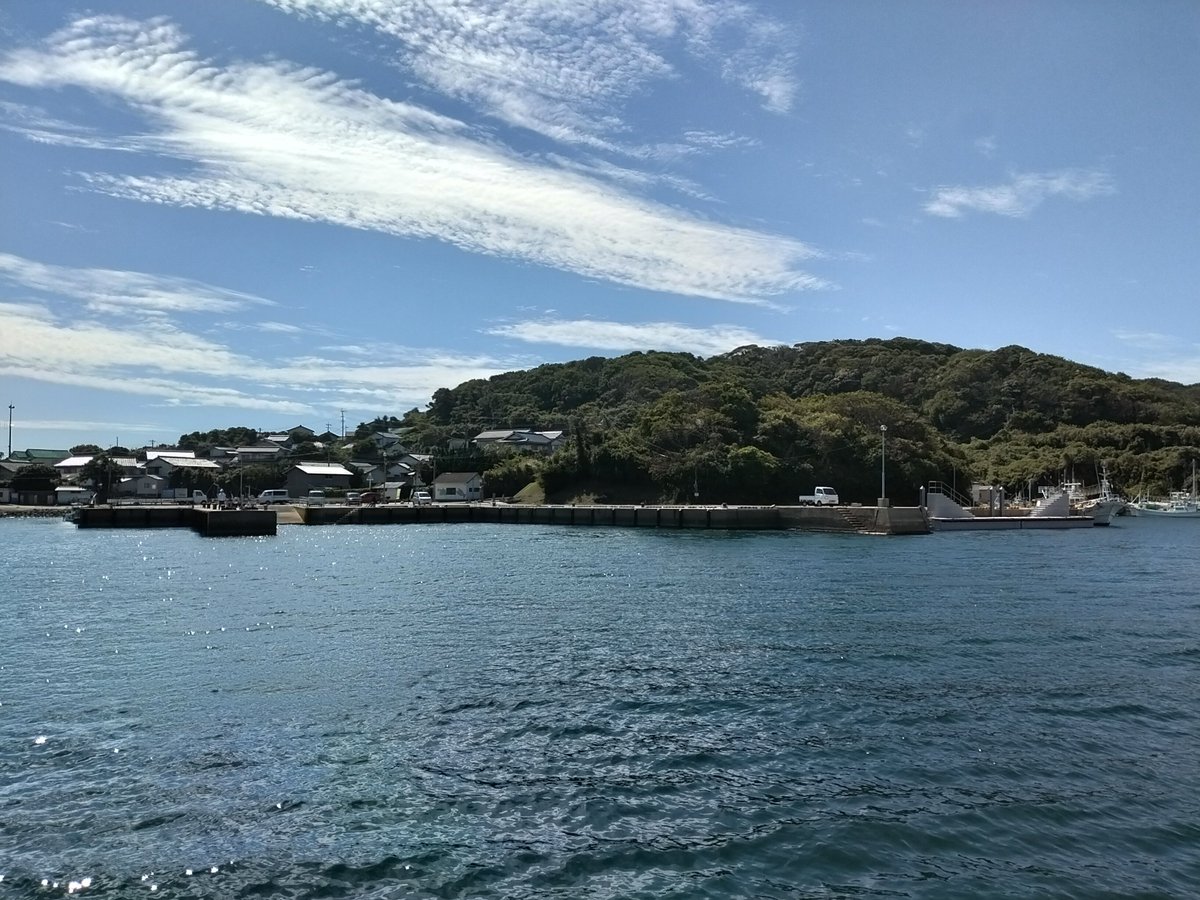 ab_qma9's tweet photo. 港近くの集落は、船上から眺めるのが良いとされている
#熊Q202609壱岐渡良三島 https://t.co/zVorfu3R04
