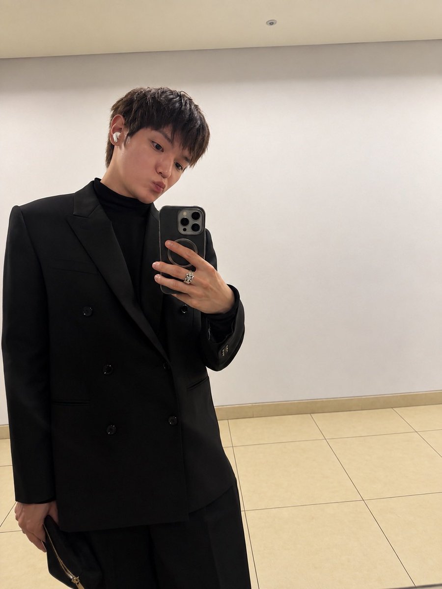 loverytyy's tweet photo. อร้ายย ไม่ใช่สูทหล่อ นี่คือสูทน่ารักกก https://t.co/LfnjD65WgJ