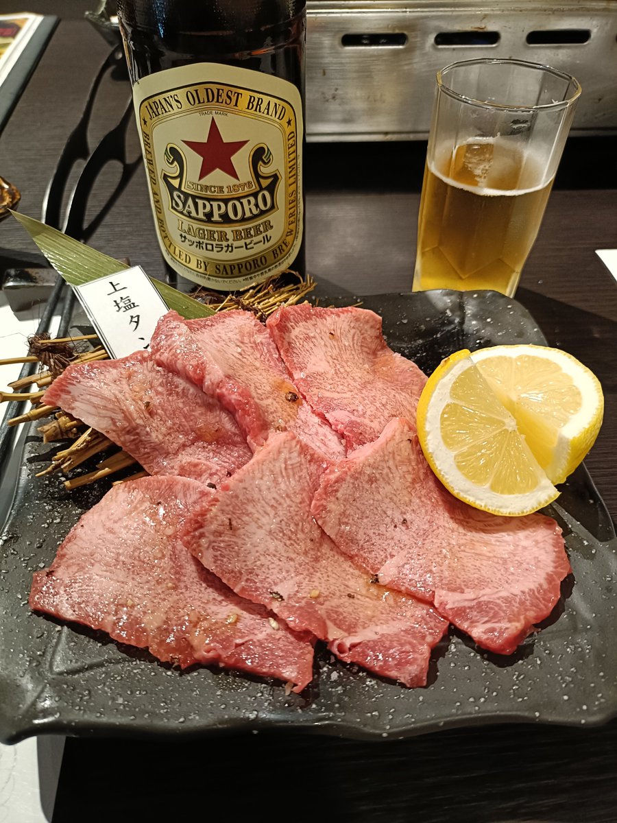 YUUJI_FP's tweet photo. 今夜は焼肉鈴輝はなれさん(@k1_yuta67 @yak1_niku )に🍖
雌牛一頭買いの良い肉がこのお店に集まって来るとの事で全て本当に美味しい。
良いお肉は1枚ずつ丁寧に焼きます🔥
お店もJAZZが流れてゆっくりと食事できるのが良いです。
今日も美味しいお肉をご馳走様でした🙏 https://t.co/eTh8pvjye0