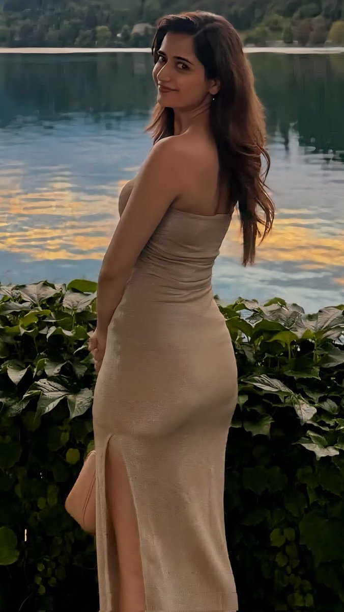 Anjuoffl's tweet photo. Ashika Ranganath ❤😍🔥🫰🏻 https://t.co/pVFB4wd6dE