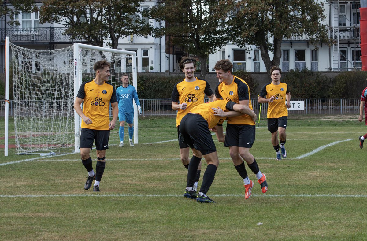 The_Bloaters's tweet photo. 4 from yesterdays win over Thetford in the @NCFACountyCups Senior Cup. 

Darcey’s work is at https://t.co/ne4yugo8As

🧡🖤 https://t.co/8AfiEEskoW