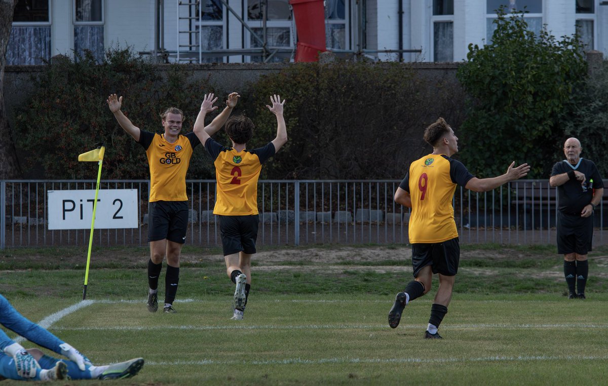 The_Bloaters's tweet photo. 4 from yesterdays win over Thetford in the @NCFACountyCups Senior Cup. 

Darcey’s work is at https://t.co/ne4yugo8As

🧡🖤 https://t.co/8AfiEEskoW