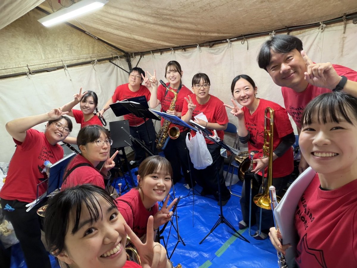 msbo_official's tweet photo. 【活動報告】
9/26の土曜日は大沢八幡例大祭のステージで演奏させていただきました✨ちびっ子ダンサーたちも飛び入りで参戦してくれて、小雨パラつく天候でしたがとても盛り上がりました‼️

#武蔵野シンフォニック・ブラス・オーケストラ #吹奏楽 #三鷹市 https://t.co/OIGzlxWiBc