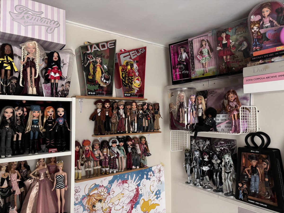 sieteochooooo's tweet photo. dolls dolls dolls https://t.co/4ZiQC8MmSY