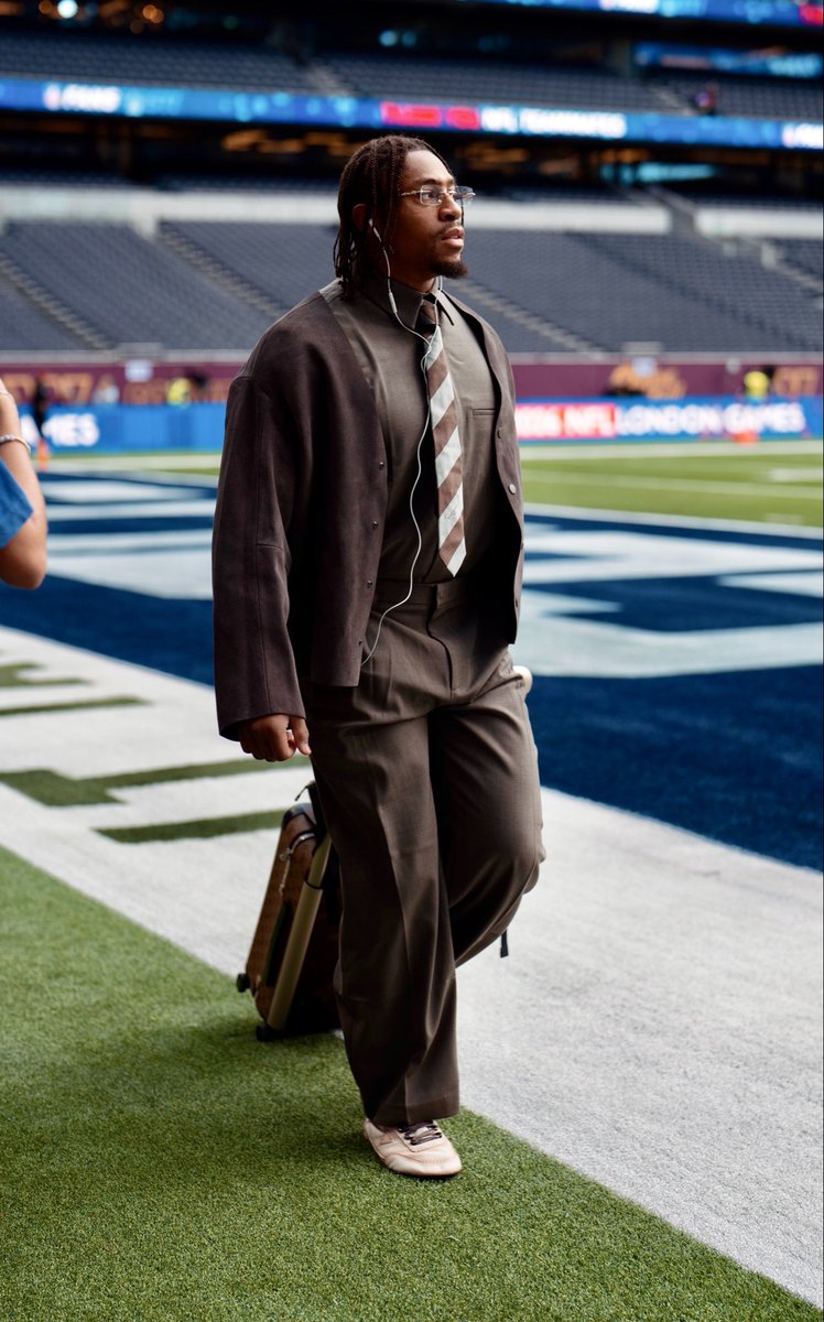 @​JayT23 came suited for an international business trip. @​NFLUKIRE 

@​INDvsWAS - 9:30AM ET on NFL Network
Stream on @​NFLPlus 
 [📷](https://pbs.twimg.com/med