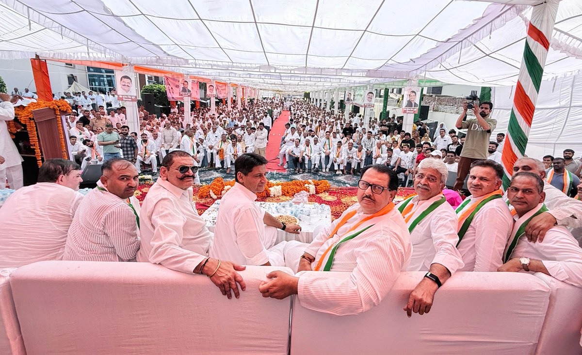 DeependerSHooda's tweet photo. आज📍बहादुरगढ़ में :- बीजेपी सरकार बेहद शातिर और तानाशाह है। इसने सत्ता हासिल करने के लिए साम, दाम, दंड, भेद, साजिश और षड्यंत्र जैसे हर तरह के हथकंडे अपनाए हैं। इतना ही नहीं, हरियाणा समेत हर प्रदेश में वोट चोरी का खेल खेला है।

बहादुरगढ़ श��री और ग्रामीण ब्लॉक कांग्रेस कार्यकर्ता सम्मेलन को AICC हरियाणा प्रभारी श्री @SanjaySDutt जी, @INCHaryana प्रदेश अध्यक्ष श्री @raonarenderinc जी की उपस्थिति में संबोधित किया।

सफल आयोजन के लिए पूर्व विधायक @RajendraJoon जी को बधाई और नव-नियुक्त ब्लॉक अध्यक्षों कमल अरोड़ा जी (शहरी) व संदीप कुमार सीटू बराही (ग्रामीण) को शुभकामनाएं।

साथ विधायक @MLAKuldeepVats जी, जिलाध्यक्ष संजय यादव जी, हरियाणा यूथ कांग्रेस प्रदेश अध्यक्ष @kataria_nishit जी, बे��ी ब्लॉक अध्यक्ष विजय अहलावत जी, ��ारा ब्लॉक अध्यक्ष पवन दलाल जी, ब्लॉक अध्यक्ष रवींद्र कौशिक जी, झज्जर ब्लॉक अध्यक्ष राम प्रकाश (नीटू भदानी) जी समेत बड़ी संख्या में स्थानीय नेता व कार्यकर्ता मौजूद रहे।

@kharge @RahulGandhi @priyankagandhi @kcvenugopalmp @BhupinderShooda