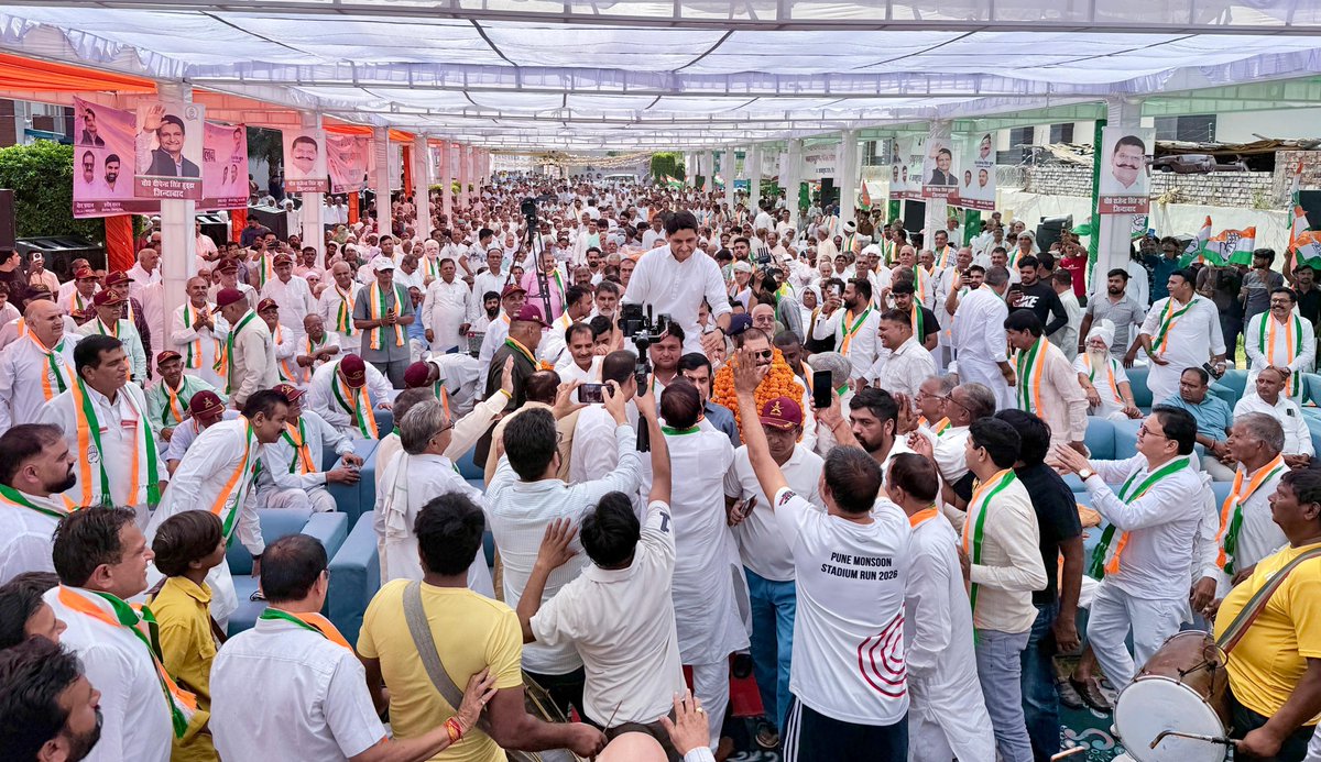 DeependerSHooda's tweet photo. आज📍बहादुरगढ़ में :- बीजेपी सरकार बेहद शातिर और तानाशाह है। इसने सत्ता हासिल करने के लिए साम, दाम, दंड, भेद, साजिश और षड्यंत्र जैसे हर तरह के हथकंडे अपनाए हैं। इतना ही नहीं, हरियाणा समेत हर प्रदेश में वोट चोरी का खेल खेला है।

बहादुरगढ़ श��री और ग्रामीण ब्लॉक कांग्रेस कार्यकर्ता सम्मेलन को AICC हरियाणा प्रभारी श्री @SanjaySDutt जी, @INCHaryana प्रदेश अध्यक्ष श्री @raonarenderinc जी की उपस्थिति में संबोधित किया।

सफल आयोजन के लिए पूर्व विधायक @RajendraJoon जी को बधाई और नव-नियुक्त ब्लॉक अध्यक्षों कमल अरोड़ा जी (शहरी) व संदीप कुमार सीटू बराही (ग्रामीण) को शुभकामनाएं।

साथ विधायक @MLAKuldeepVats जी, जिलाध्यक्ष संजय यादव जी, हरियाणा यूथ कांग्रेस प्रदेश अध्यक्ष @kataria_nishit जी, बे��ी ब्लॉक अध्यक्ष विजय अहलावत जी, ��ारा ब्लॉक अध्यक्ष पवन दलाल जी, ब्लॉक अध्यक्ष रवींद्र कौशिक जी, झज्जर ब्लॉक अध्यक्ष राम प्रकाश (नीटू भदानी) जी समेत बड़ी संख्या में स्थानीय नेता व कार्यकर्ता मौजूद रहे।

@kharge @RahulGandhi @priyankagandhi @kcvenugopalmp @BhupinderShooda