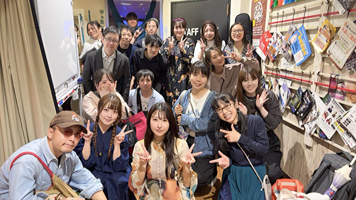 MajestyNoir's tweet photo. ジブリセッションありがとうございました😊🙌✨皆様とても素敵な演奏で楽しかったし、お久しぶりの方にも会えて本当に嬉しかった✨✨✨
急いでスタジオを出た後に写真！！となって撮影したのでいら���しゃらない方もいますが…😭皆様ありがとうございました❤️ https://t.co/HWEIsg1eRr