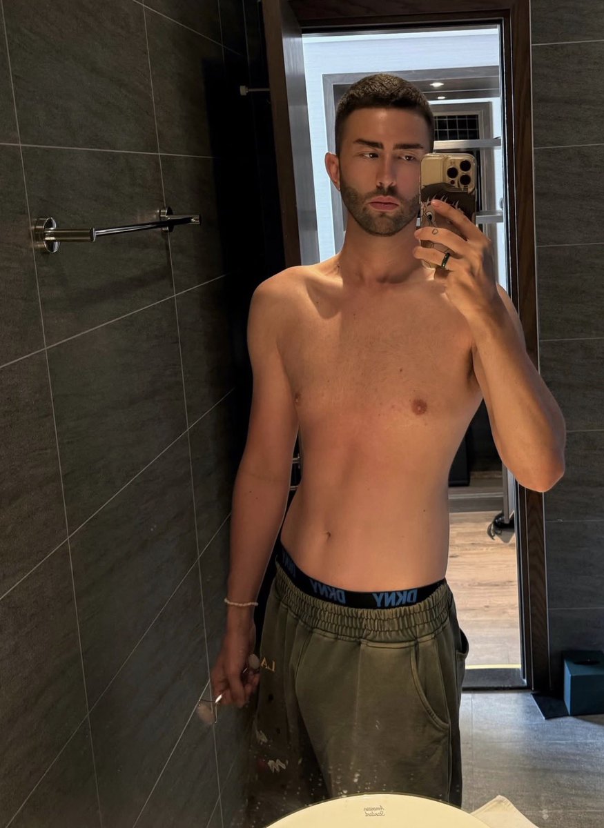JamesAstonFit's tweet photo. Do I look like the type to have a spicy page??…

Yes. Yes I do. https://t.co/FmN7mOGQaN