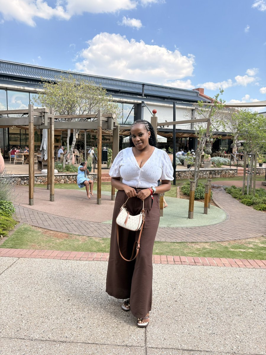 PreshK__'s tweet photo. To more wine tasting events. 🫰🏽🥂😌 https://t.co/eBsVBjJ4cT