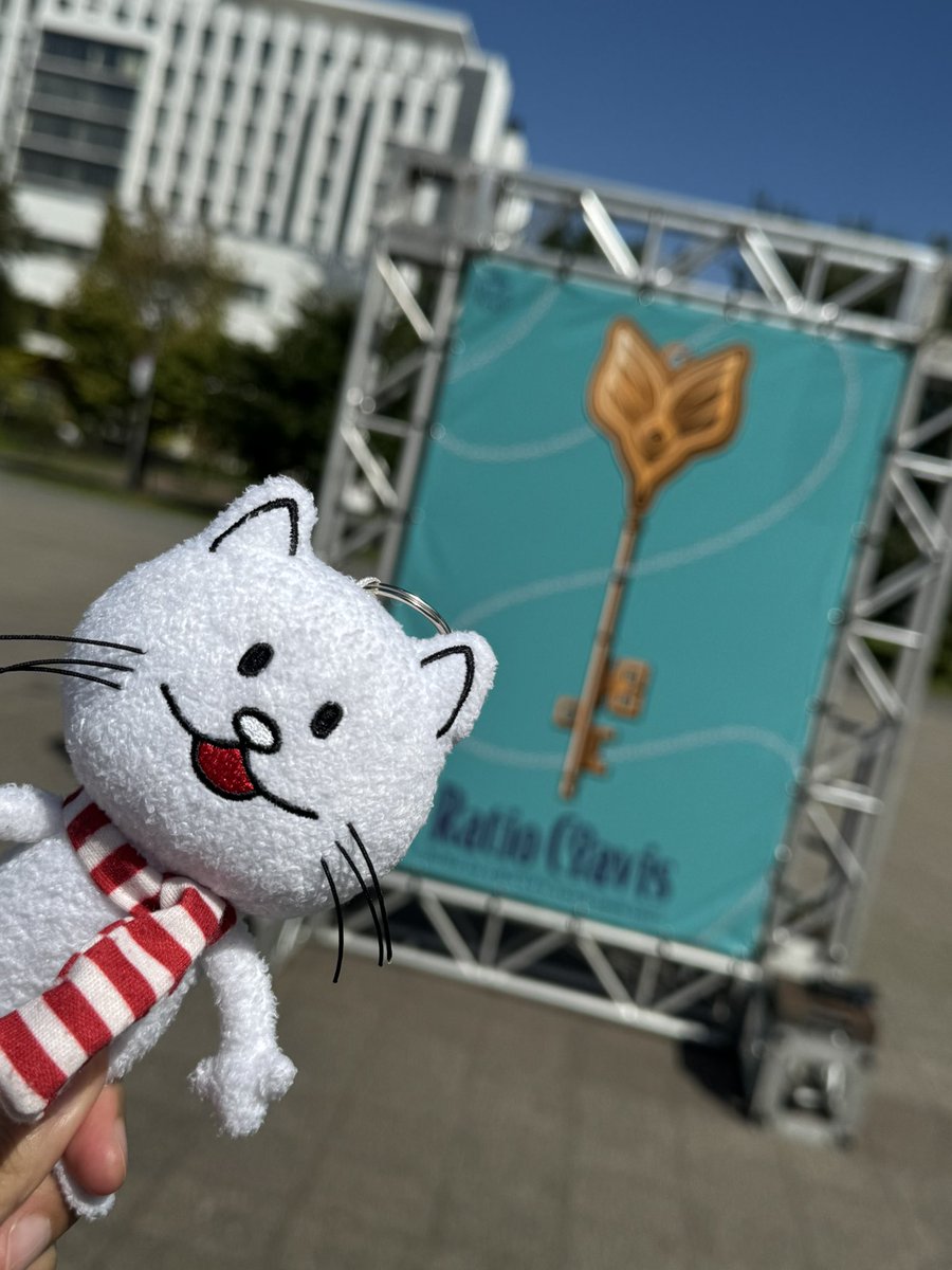 zm_sl9's tweet photo. 今も仙台住んでたら2日目のリセールギリギリまで粘りたかったけど、当日に当たってもう一往復するのしんどくて断念🥲
2年前の東京ドームで万感の思いで手を振ったあの日から、ようやくBUMP OF CHICKENに再会できて幸せでした🐈
ツアーの初日が宮城でよかった！🌈🌙
次は12月の名古屋Day-2🗝️ https://t.co/eHIoFi9sGq