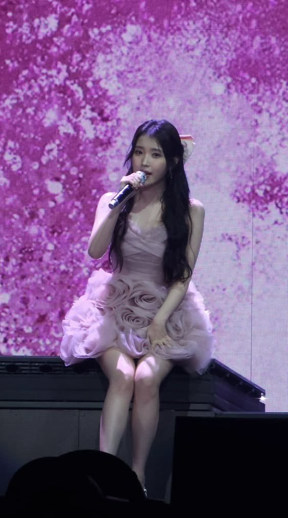 moohe_iu's tweet photo. Her beauty is actually insane. https://t.co/MyO85SwOUJ
