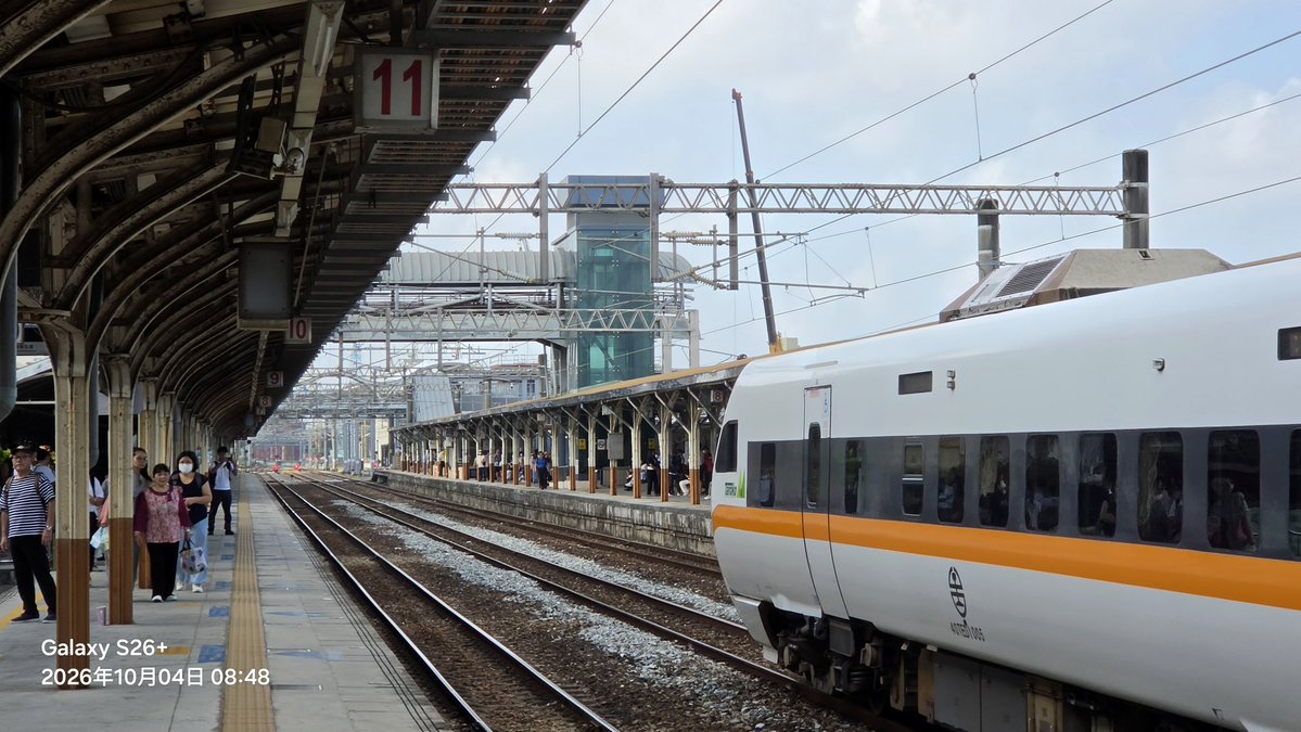 agrs0412's tweet photo. 2026.10.4 
嘉義
回送6669B TEMU1000型 第3編成
這三天下來也拍了3次的太魯閣號，這車再下一次來西部也不知道什麼時候，搞不好到時候嘉義都已經高架化了，這次能拍到也算是一次難得的回憶，也謝謝南方公園的各位包車環島讓我們有這些機會拍
#台湾 #鉄道 #電車 #特急 #回送 #太魯閣号 https://t.co/eBqwInGD6U