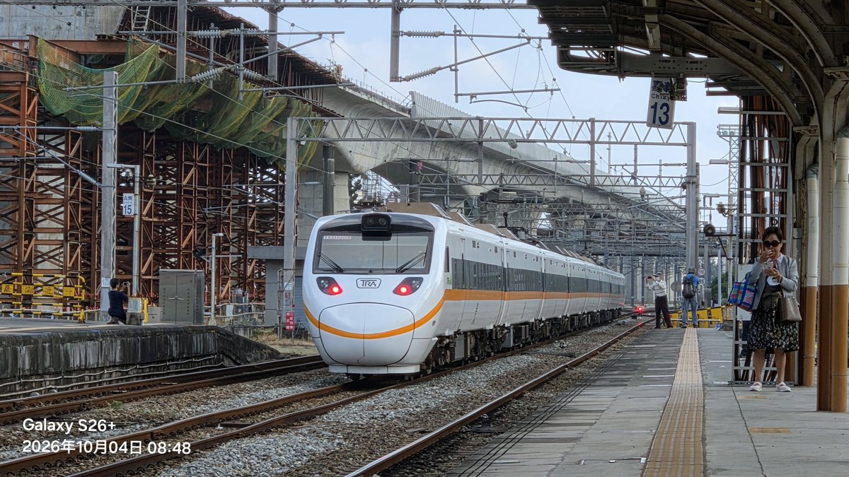 agrs0412's tweet photo. 2026.10.4 
嘉義
回送6669B TEMU1000型 第3編成
這三天下來也拍了3次的太魯閣號，這車再下一次來西部也不知道什麼時候，搞不好到時候嘉義都已經高架化了，這次能拍到也算是一次難得的回憶，也謝謝南方公園的各位包車環島讓我們有這些機會拍
#台湾 #鉄道 #電車 #特急 #回送 #太魯閣号 https://t.co/eBqwInGD6U