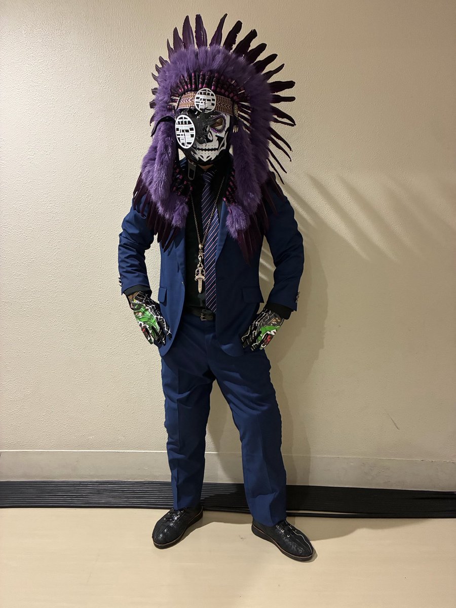 BUSHI_ENSERIO's tweet photo. 10月だから紫の羽飾りにしたんだよね🎃 https://t.co/gb9NxwqPJK