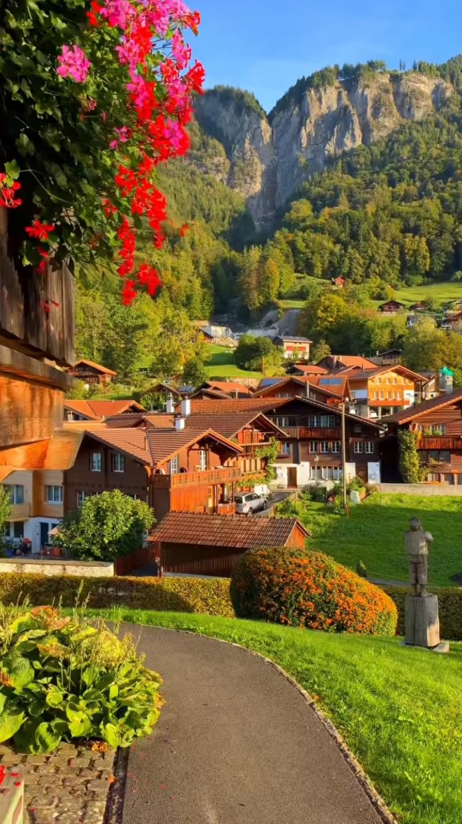 echoesofworld's tweet photo. autumn in switzerland https://t.co/rOzibVtQoH