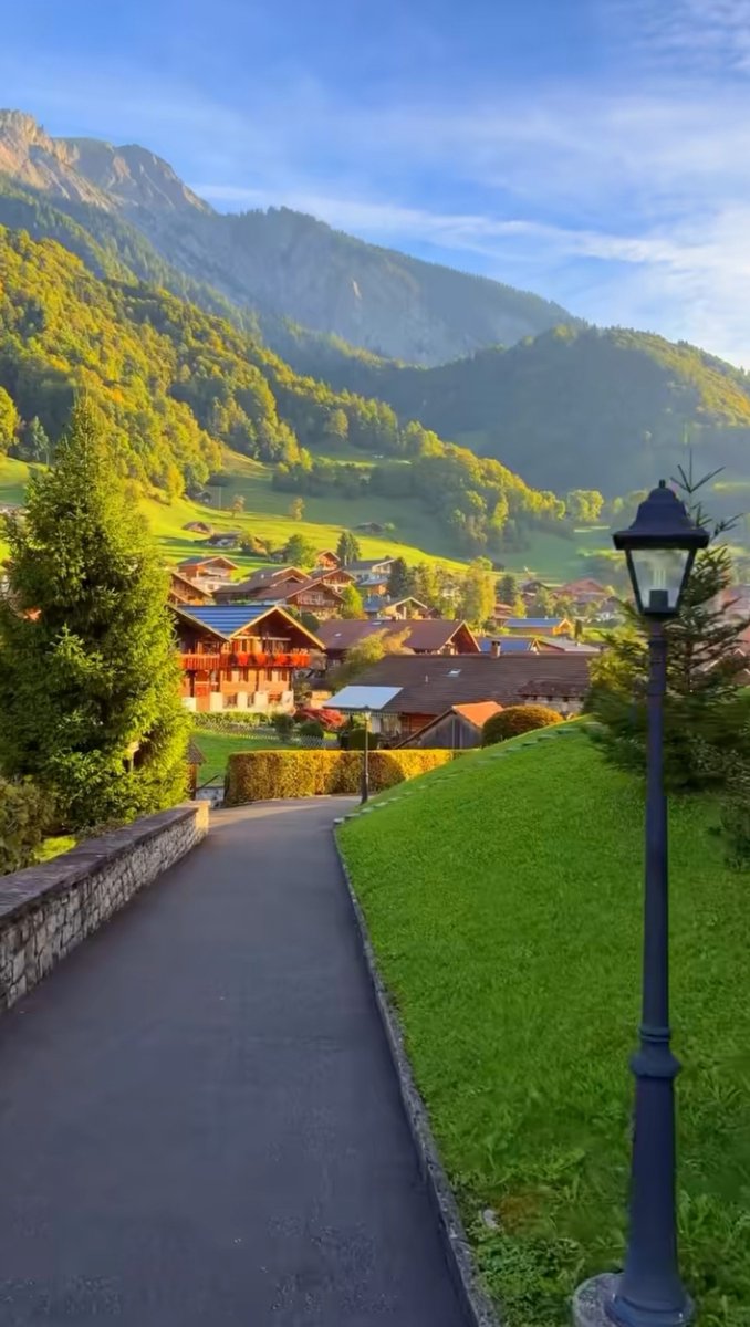 echoesofworld's tweet photo. autumn in switzerland https://t.co/rOzibVtQoH