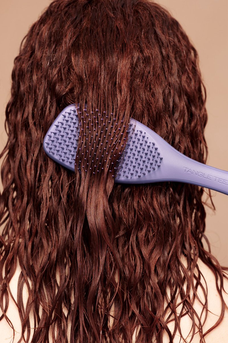 tangleteezerjp's tweet photo. NEW｜The Complete Carebrush™

ときほぐし、ツヤ出し、頭皮ケアをこれ1本で。
タングルティーザーの「ザ・コンプリート ケアブラシ」✨

気品あふれる4カラーをご紹介🍃
お気に入りのカラーと、毎日のケアをもっと特別な時間にしませんか？

詳細はこちら💡
https://t.co/VTNHQZbRF4 https://t.co/j2WHXfFV61