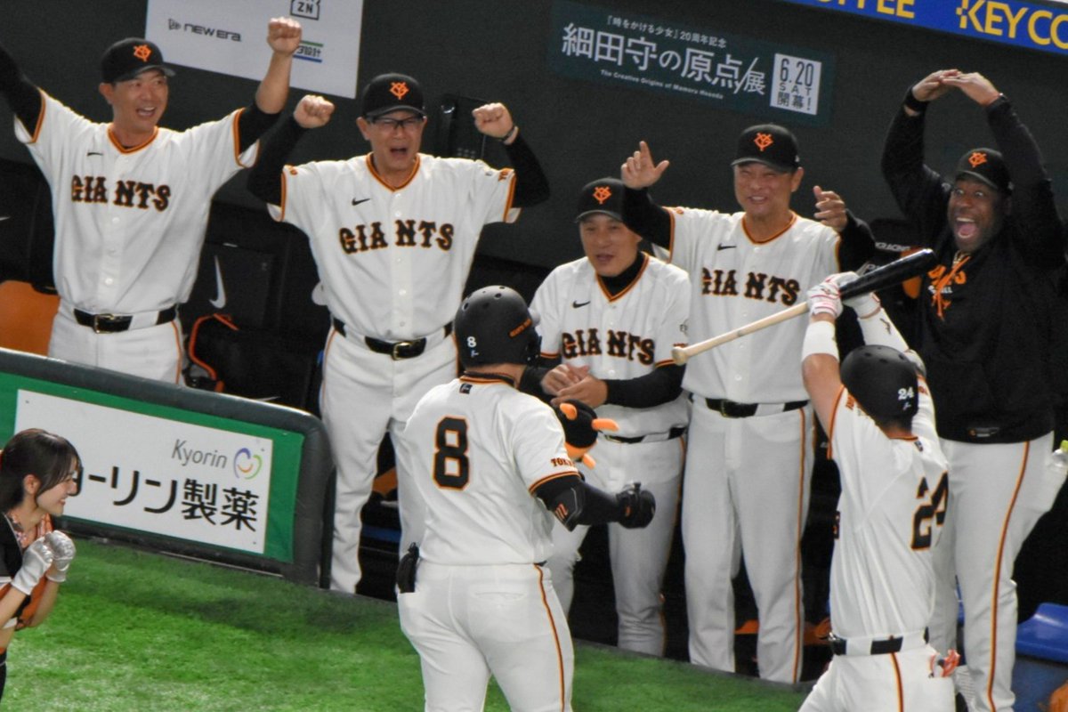 NkTkm_24's tweet photo. 2026年の現地は15勝12敗1分でした🐰
（東京ドーム 11勝10敗1分、神宮 2勝1敗、バンテリン 2勝1敗）

今年はあんまり行けないかもと思ってたけど30試合近く行けてよかった。そして去年より本当に本当に現地が楽しかった😭

↓今年の印象的な試合たちです https://t.co/SR5eHvnWX4