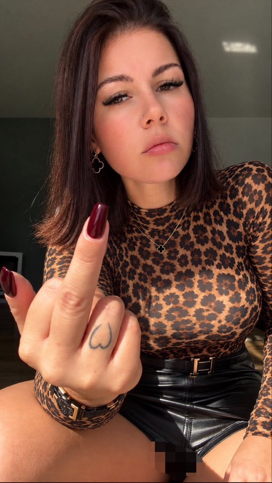SerenaQueenR's tweet photo. Sonntags nehme ich euch besonders gern auseinander. 🐶💸
#findom #finsub #zahlsklave #paypig https://t.co/InHu7W0V4X