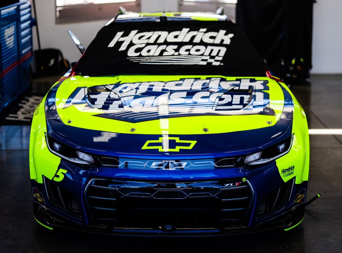 NASCARFansUK's tweet photo. Such a stunning tribute to Kyle Busch https://t.co/Cm85XVRtVh