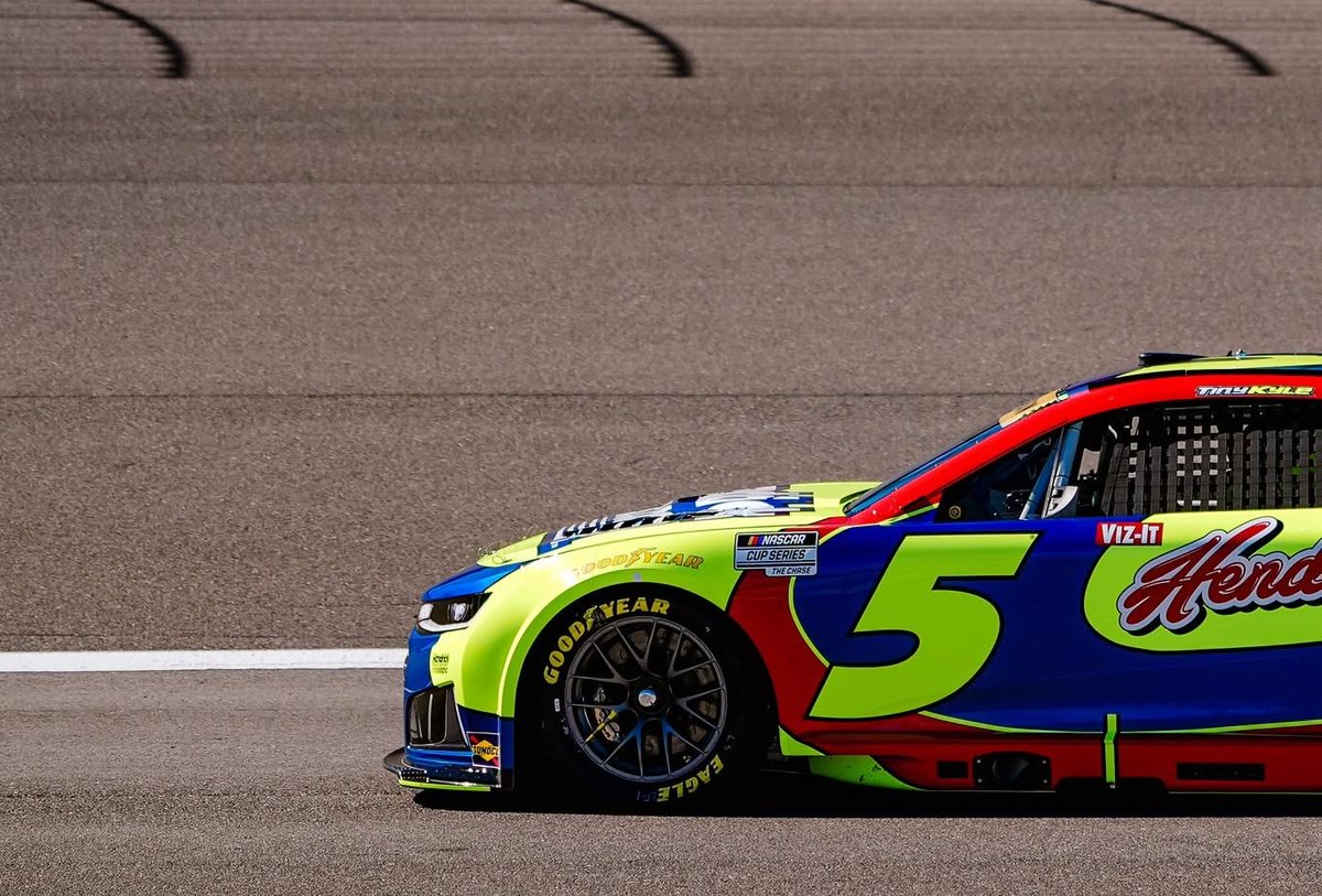 NASCARFansUK's tweet photo. Such a stunning tribute to Kyle Busch https://t.co/Cm85XVRtVh