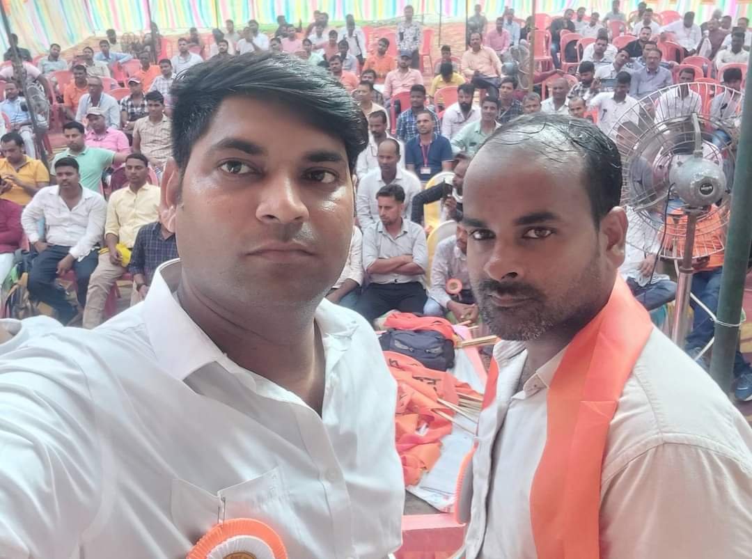 RameshK18500488's tweet photo. कर्मचारियों को भीख नहीं अधिकार चाहिए उत्पादन पर आधारित बोनस (PLB) की राशि सातवें वेतनमान के न्यूनतम बेसिक के आधार पर 46159 देना होगा।
#RailwayBonus46159
@RailMinIndia @AshwiniVaishnaw @PMOIndia @PIB_India @RahulGandhi https://t.co/acGB4OIVsb