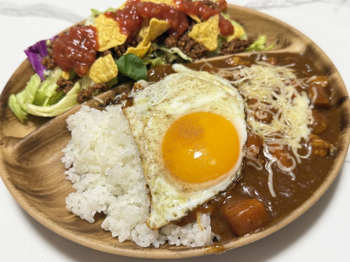 bayu_design's tweet photo. カレーとナチョスサラダの残り！
息子の風邪うつって鼻詰まりで味しない😭
#たむ飯の記録 https://t.co/Peq0pyWmii