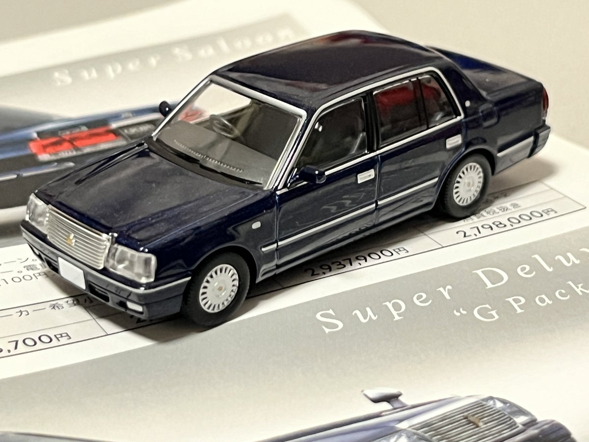 COROLLA_210's tweet photo. トミカリミテッドヴィンテージのクラウン セダン ノーマル仕様
タク仕様には無かったホイールキャップにエンブレム再現がある…
タクシー仕様と並べて下駄車感出すのも面白いかも https://t.co/skyF3v48gg