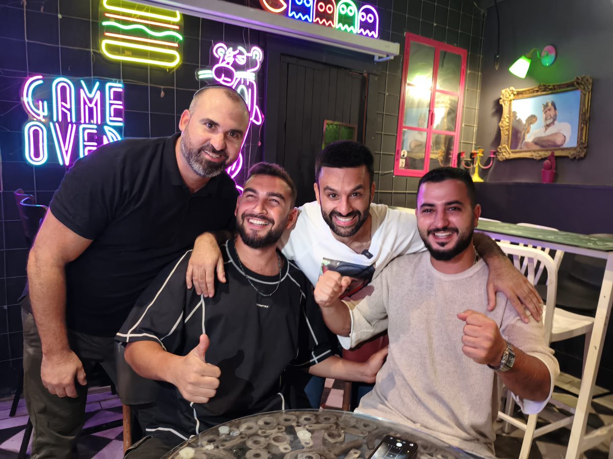 moshetoledano9's tweet photo. האמת מאחורי הקמפיין נגד יוסף חדאד!

מישהו כנראה נלחץ מאוד אתמול מהראיון המצוין של עופר וינטר בערוץ 12

אחרת קשה להסביר איך, מיד אחריו, פתאום נשלף מהארכיון סרטון בן יותר מחמש שנים של יוסף חדאד, מספר 2 בעמך ישראל, בניסיון לייצר נגדו "סערה".

כן, שמעתם נכון:
כדי לפגוע באחד המסבירים הישראלים הבולטים בעולם, הם היו צריכים לחזור חמש שנים אחורה.

זו לא חשיפת אמת.
זו מניפולציה פוליטית זולה ושקופה.

יוסף חדאד מעולם לא הסתיר את הדברים שאמר בעבר. להפך.
הוא הסביר בצורה ברורה שהמציאות השתנתה, האירועים שעברנו שינו גם את עמדתו, והעמדה שלו היום ברורה לחלוטין.

אבל כנראה שכשאין מה להגיד על האדם שהוא היום, אז מנסים להילחם באדם שהוא היה לפני חמש שנים.

וזה כל הסיפור.

כי בזמן שאחרים ישבו באולפנים ודיברו, יוסף חדאד הסתובב בעולם, נכנס לקמפוסים עוינים, התעמת עם שונאי ישראל, הגן על חיילי צה"ל ונלחם יום יום על שמה של מדינת ישראל.

נתניהו עצמו כבר הגדיר אותו "גיבור ישראל".

אז בואו נפסיק להתבלבל.

הקמפיין הזה לא התחיל כי מישהו פתאום גילה סרטון ישן.
הוא התחיל כי יוסף חדאד אהוב מאוד בציבור הישראלי.
כי עופר וינטר צובר תמיכה.
כי עמך ישראל מתחילה לצבור מומנטום חיובי
וכי יש מפלגות שמבינות שנכנס למשחק כוח פוליטי חדש שמאיים עליהן.

וכשנלחצים, מתחילים לחפש בארכיון.

אז תחפשו.
תחתכו סרטונים.
תוציאו משפטים מהקשרם.
תנסו לייצר עוד "סערות".

זה רק מראה לציבור עד כמה אתם לחוצים.

יוסף חדאד ימשיך להילחם למען ישראל.
עופר וינטר ימשיך לומר את מה שהוא מאמין בו.
ועמך ישראל תמשיך לגדול.

אז תמשיכו לנהור לעמך ישראל.

כנראה שזה בדיוק מה שהכי מפחיד אותם.

עמך ישראל 💜 
הפתעת הבחירות!