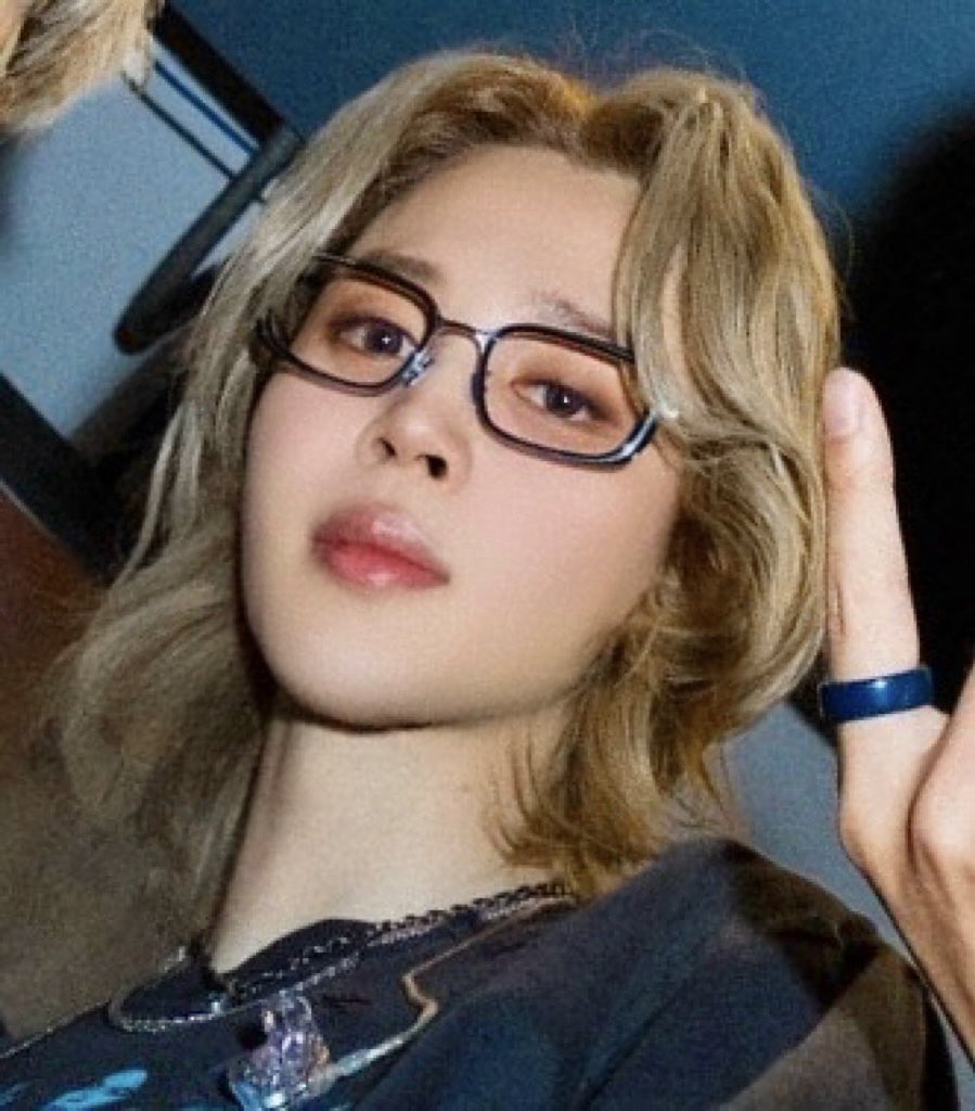 jiminourdiva's tweet photo. Him with glasses is peak dollism https://t.co/B4OZlrOCkW