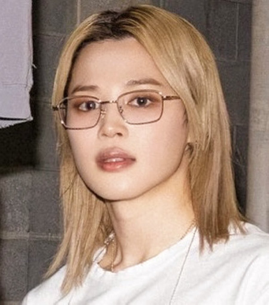 jiminourdiva's tweet photo. Him with glasses is peak dollism https://t.co/B4OZlrOCkW
