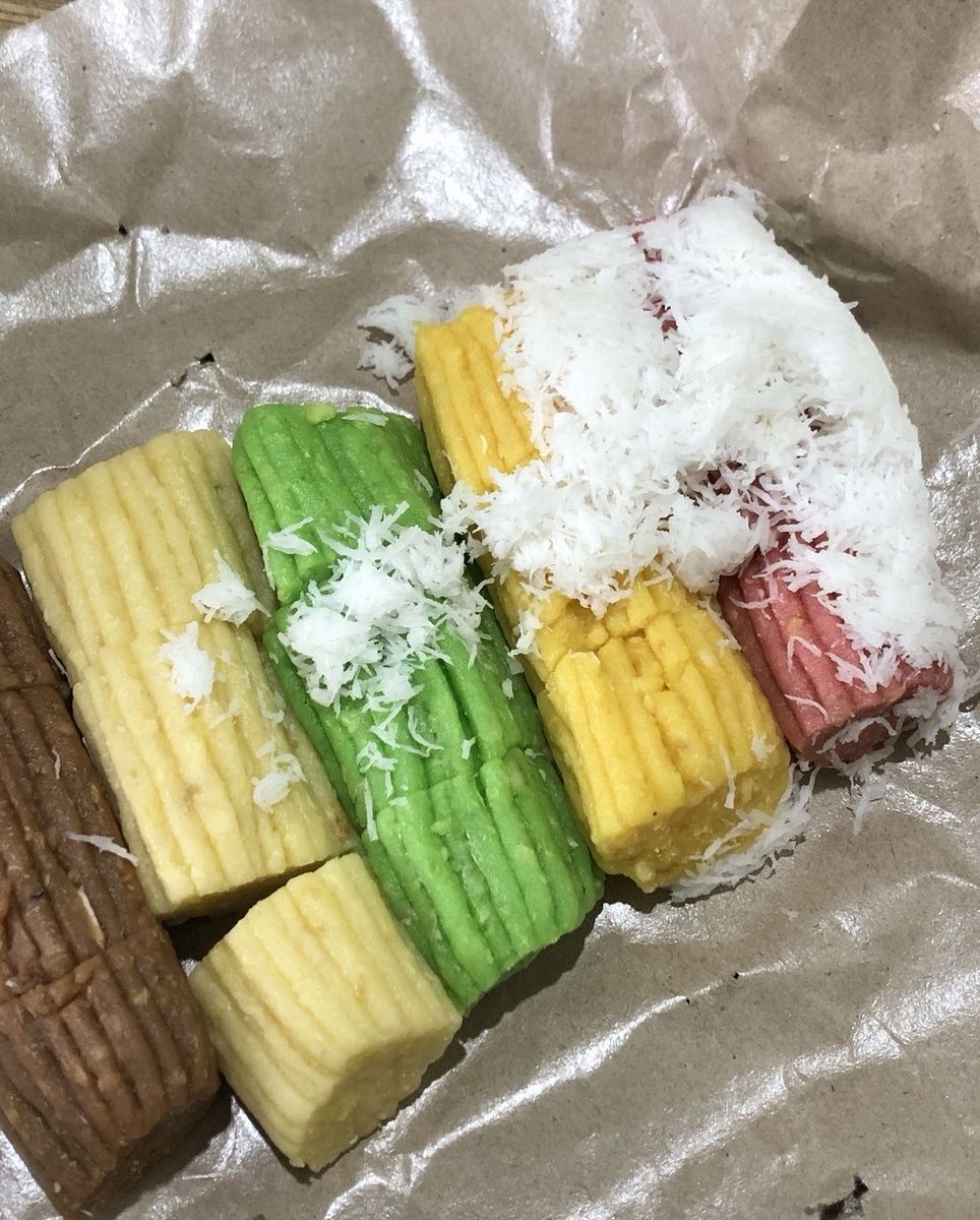 hopefulhob's tweet photo. ada yang tau ga jajanan pasar ini namanya apa?? 🤔🤔 https://t.co/LjFFPa0dPs
