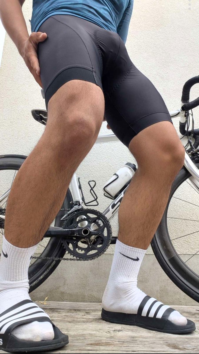 Kij711749's tweet photo. Juste après un tour... Bien sale haha viens en dm 🔥

#gay #lycra #socks #feet
@LadsAndSocks @sockster8 @gay_socked_fun @MasterJules99 https://t.co/myvkfdgpvY
