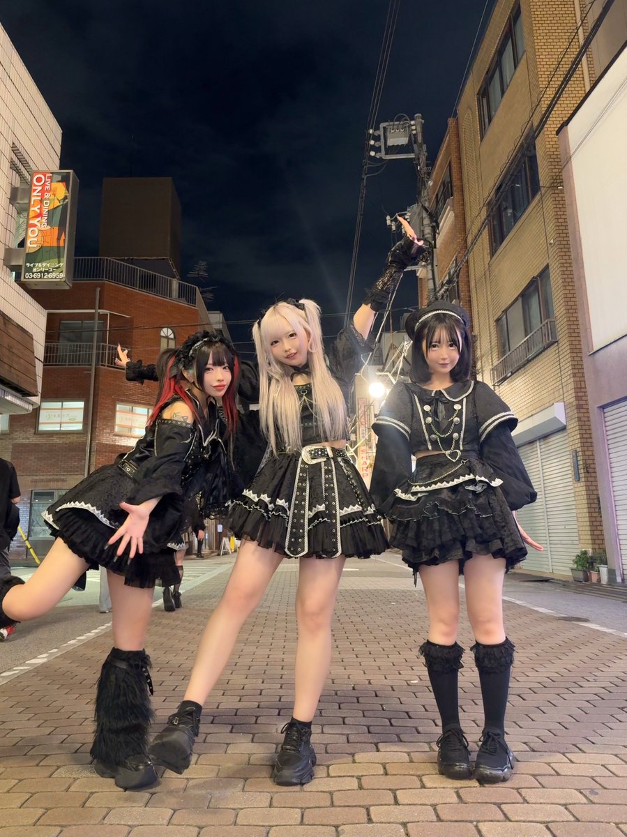 ru_ru_idol's tweet photo. @ Shibuya Milkyway
@池袋SOUND PEACE

本日もご来場いただきありがとうございました！次回ライブは火曜日です！4人揃いますように…！

#縷々 https://t.co/WdKMbtkoRb