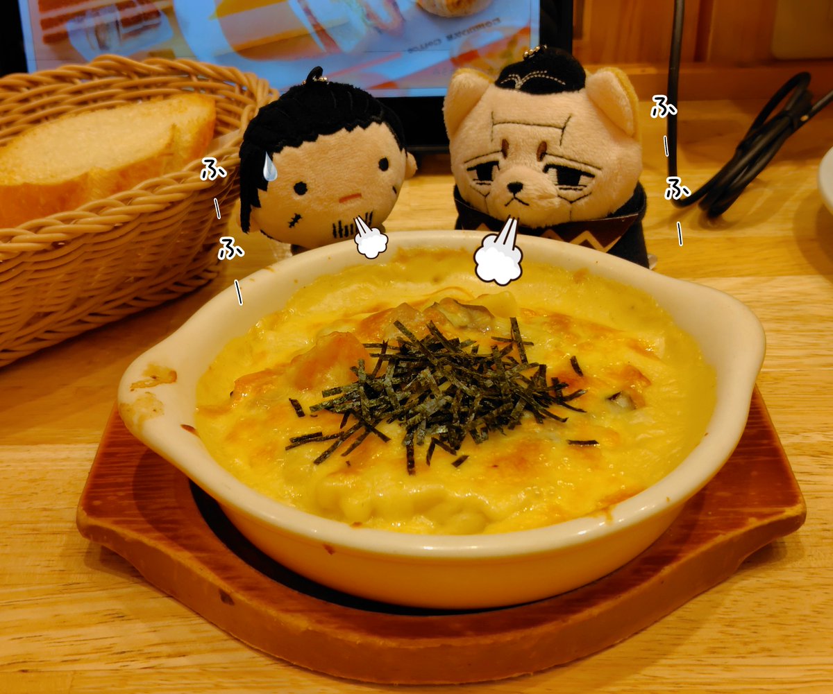 oagekitune's tweet photo. 一生懸命冷まそうとしているトパ尾を 手伝ってくれるフォゼ菊さん

#金カムぬい撮り部 https://t.co/4z6E9wdRHq