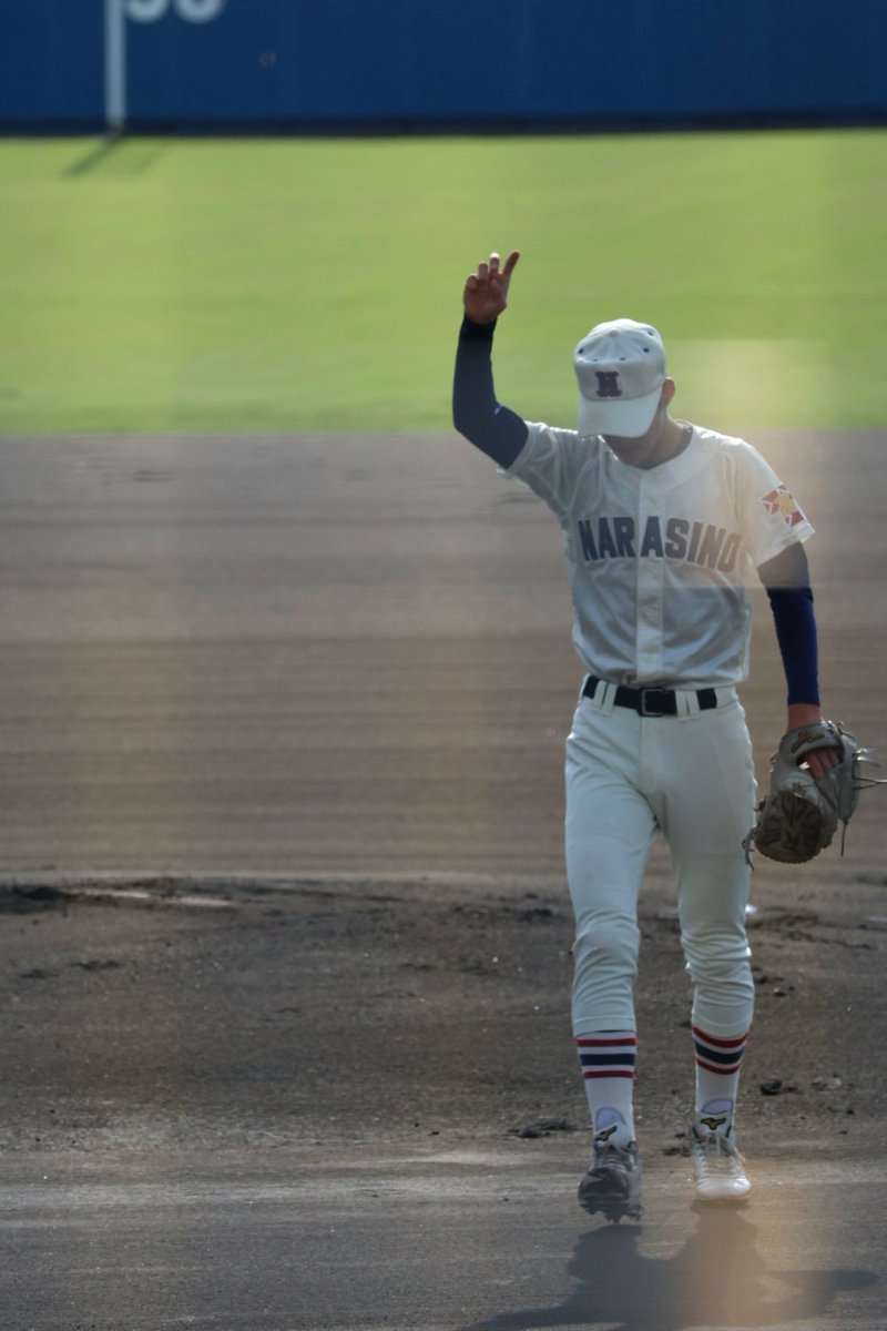 b_89on's tweet photo. 守備の時、技術というよりメンタル面で
要になってくるのはこの2人と思う

浅野くんは良くも悪くも表情豊か
今大会は基本的にはそれが
凄く良い方向に働いてると思うし
春も夏も彼がエースナンバーだといいなって
思わせてくれるピッチャー

郁斗くんは逆に安定してる感
どことなくマイペースな感じで
常に安定した姿勢と声掛けで
支えてくれてる感じがする
写真もなんか、マイペースな感じだしw

大崩れするかしないかは
実力はもちろんとしても
結構こういう選手のキャラの部分が
ポイントになったりしますよねぇ