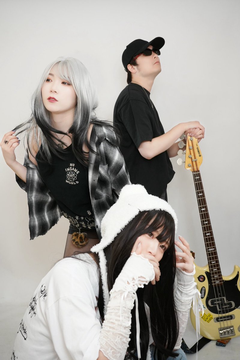 RequiemHARU's tweet photo. https://t.co/LLytZptvh5

初ライブ情報解禁‼️😈❤️‍🔥
我々、トリですが夜まで全力で暴れようね〜❣️❤️‍🔥 https://t.co/CgSH9EnC2c