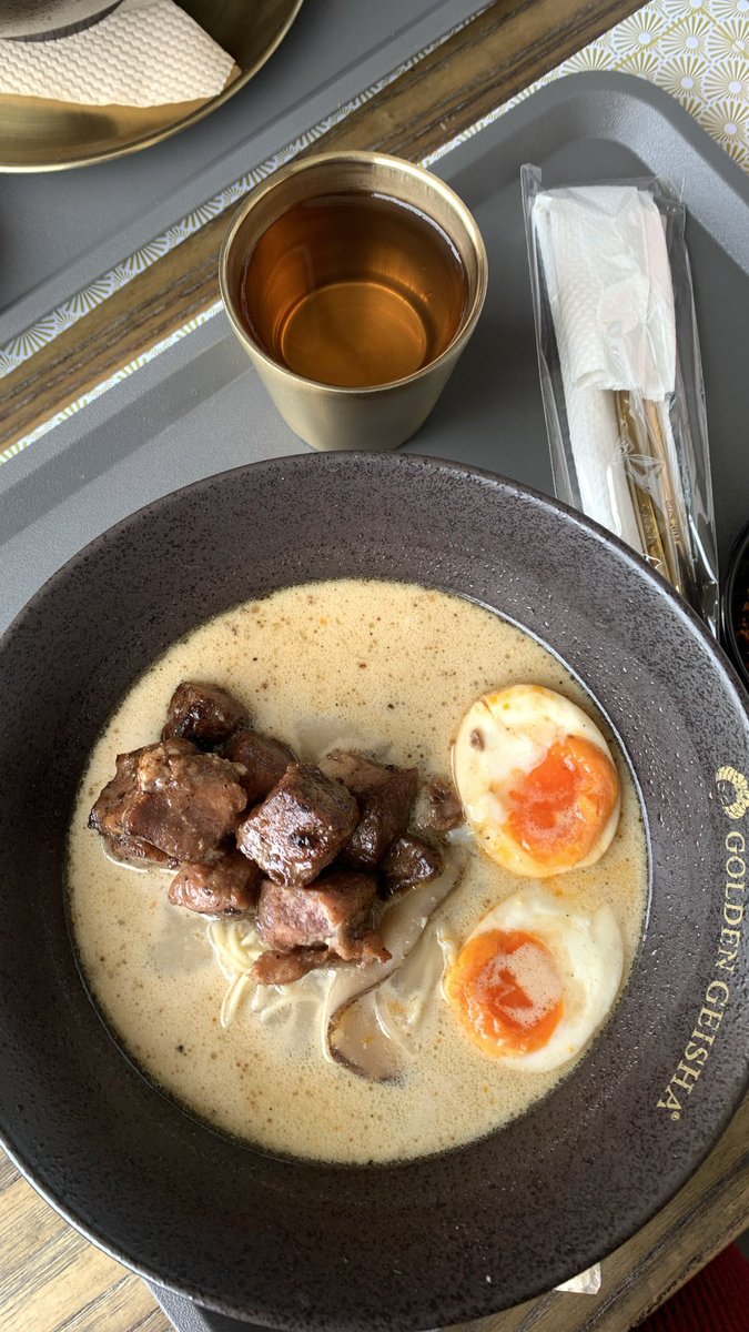 aurumiese's tweet photo. makanan yang bisa aku makan tiap hari tapi males NGANTRINYA huft https://t.co/DJrs6q54me