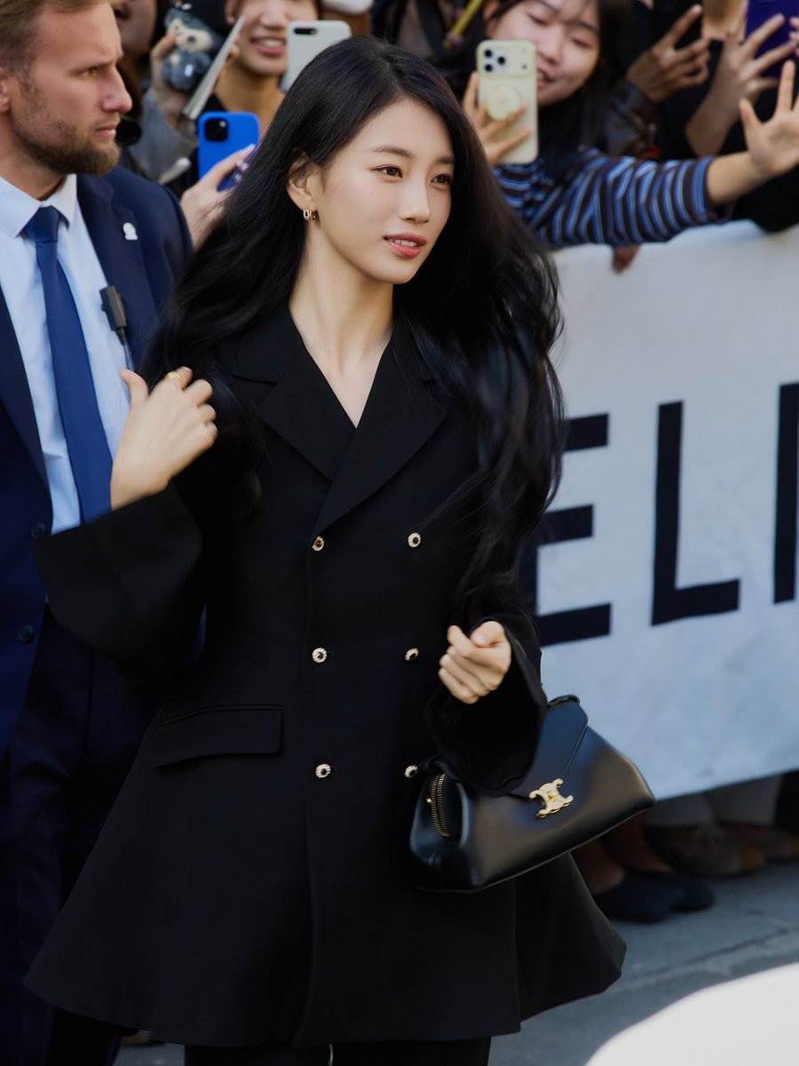 god___suzy's tweet photo. one gorgeous human

BAE CELINE SUZY X PFW27 #SUZYxCelineEte2027 #SUZYxCELINE #CelineEte2027 https://t.co/NC6z2SPKNS