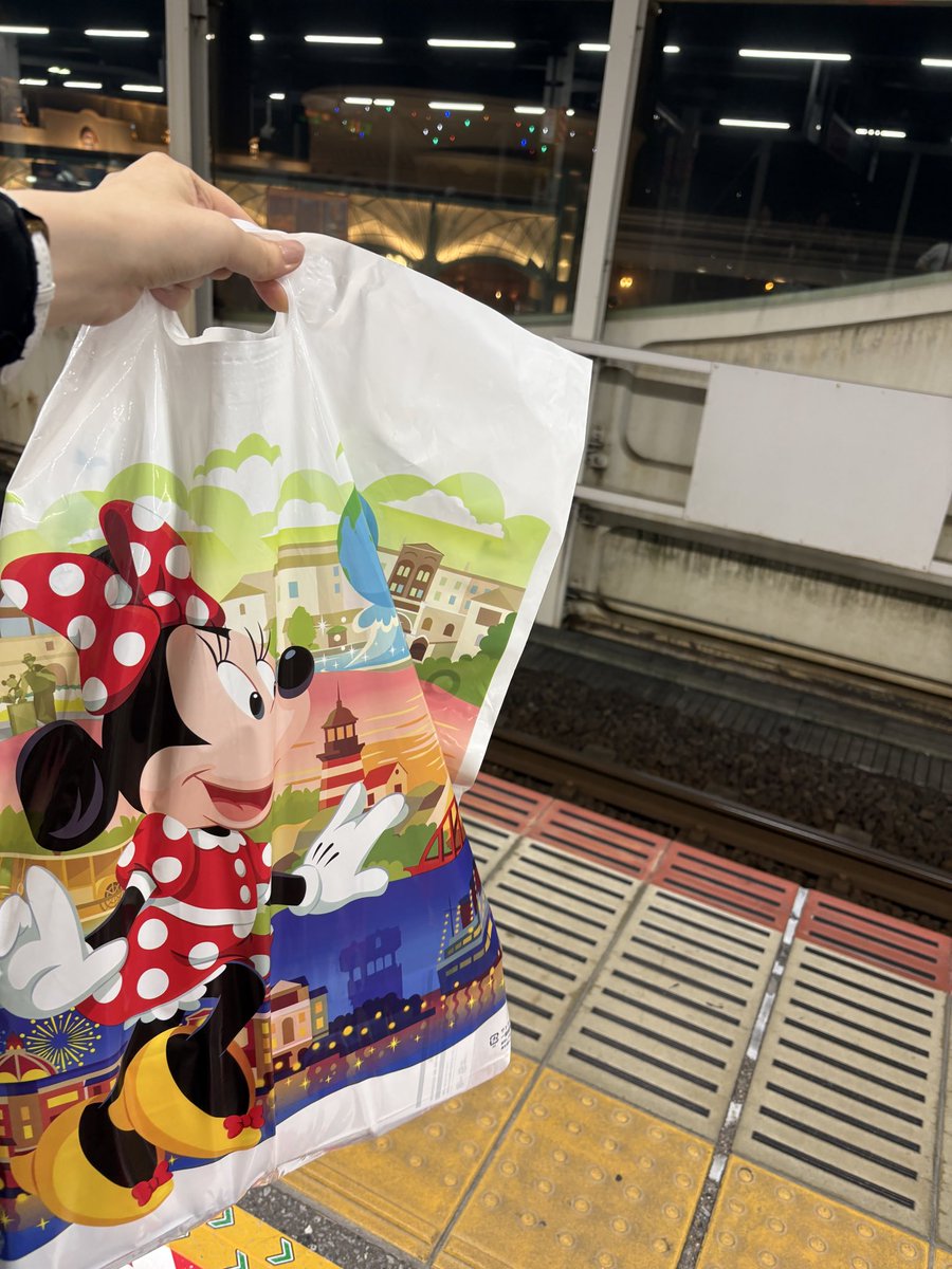 3737no31's tweet photo. 朝、カフェ。
昼、キッチンカー。
夜、駅弁。
キッチンカーの牛タン丼うまでした😋 https://t.co/DCYYmaJ5F8