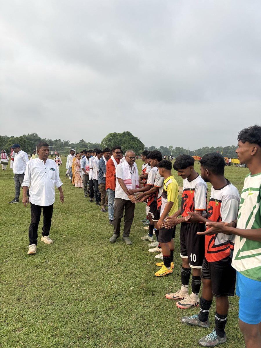 Mrinal_MLA's tweet photo. অসম চাহ জনজাতি ছাত্ৰ সন্থা,বেতিয়নী প্ৰাথমিক গোট আৰু বেতিয়নী বাগিছা ক্ৰীড়া সন্থাৰ উদ্যোগত আয়োজিত অৰূপজ্যোতি গগৈ সোঁৱৰণি ফুটবল প্ৰতিযোগিতাৰ চুড়ান্ত খেলখন উদ্বোধন কৰোঁ https://t.co/GnqQnImGGT