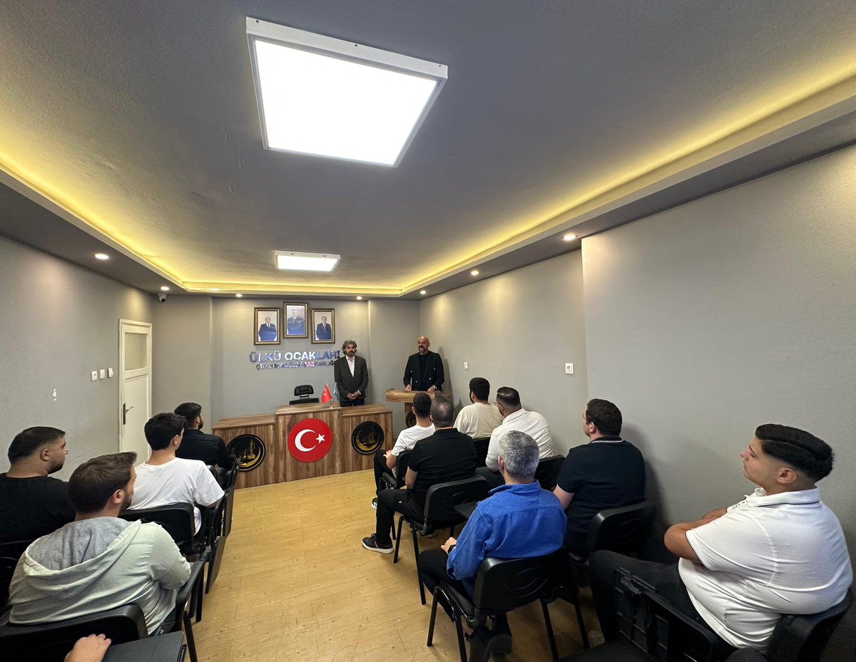 berkaksak01's tweet photo. 📍Seminer

Ülkü Ocakları Çukurova İlçe Başkanlığı Eğitim Birimimiz tarafından

✅ Başbuğ Alparslan Türkeş’in Hayatı 
✅Büyük Türk Din Bilgini Maturidi’nin Temel Görüşleri ve Ahlak Anlayışı

konulu semineri, Ülkü Ocakları Çukurova İlçe Başkan Yardımcımız Murat Tucel’in anlatımıyla gerçekleştirdi.

@ayyildirim1 
@cemtutsoy