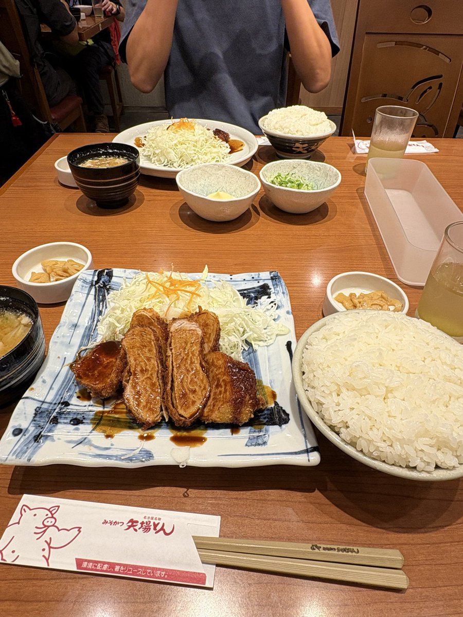 SETFMBIciD60579's tweet photo. りょうさんと矢場とん✨️‼️ https://t.co/lCTvcW1wGz