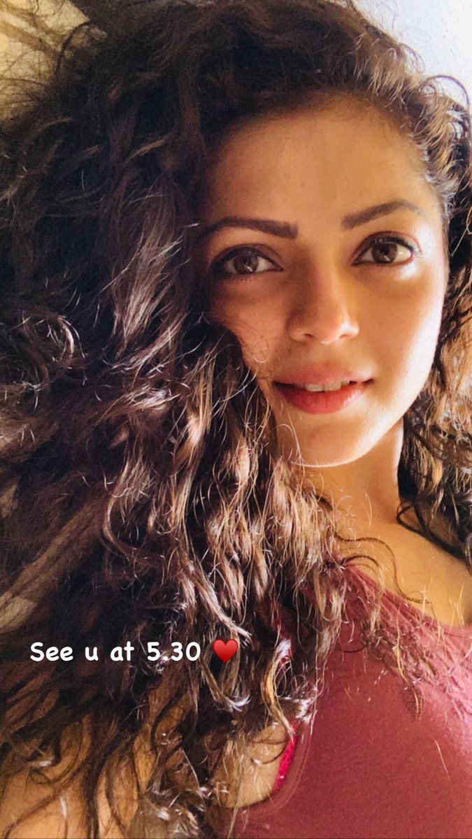 MadhubalaStefan's tweet photo. #HappyDay 😊🍀🎧🌹🍮🍫Our Princess 👑
#DrashtiDhami 😍 https://t.co/JvJj7Eu6Oo