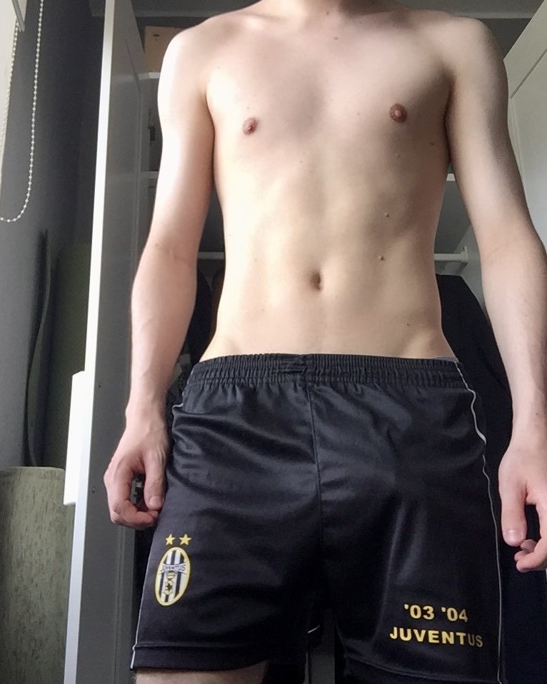 choobrik's tweet photo. sweaty and horny after football https://t.co/HFurQLSAg7