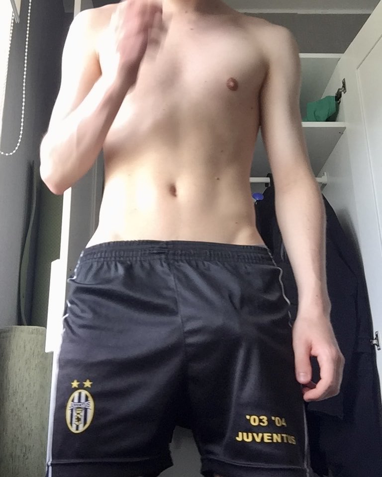 choobrik's tweet photo. sweaty and horny after football https://t.co/HFurQLSAg7