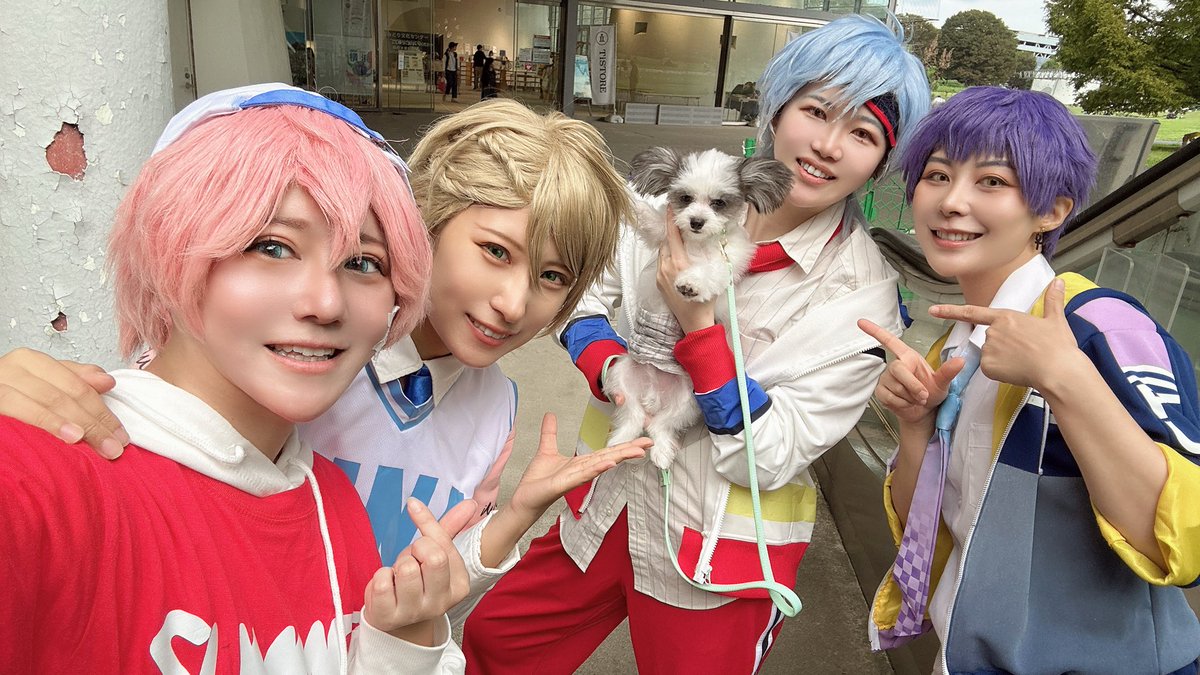 rin_sakurakaze's tweet photo. みぃちゃんのスリゴの撮影の手伝いで湊くんきた🥰そろうとお衣装カラフルでかわいい🙌🏻いつか6人でできますようにー！！✨
あとみぃちゃんちの犬可愛すぎてずーーーーっと幸せだった……😭😭幽霊のことも見えてくれて……えらいね……ありがとうね……かわいいね…… https://t.co/npkdhjVLye